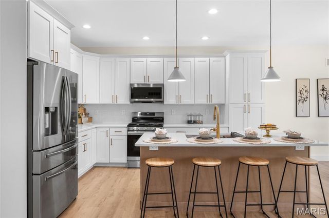 7975 Matterhorn Canyon Road, Caseyville, IL 62232