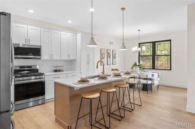 7975 Matterhorn Canyon Road, Caseyville, IL 62232