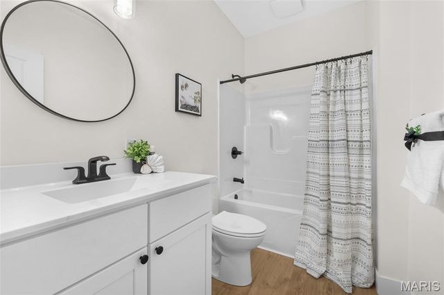 7975 Matterhorn Canyon Road, Caseyville, IL 62232