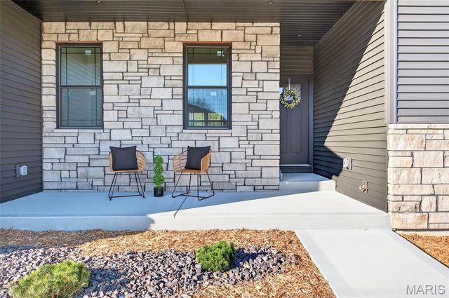 7975 Matterhorn Canyon Road, Caseyville, IL 62232