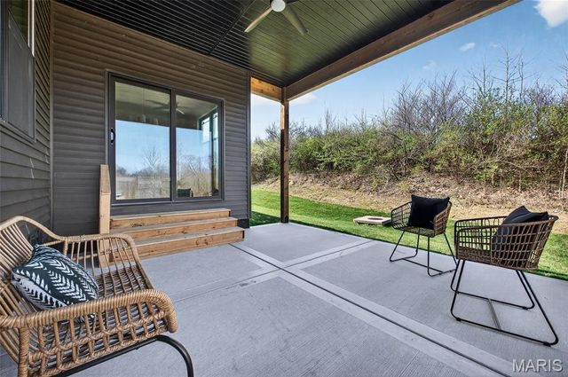 7975 Matterhorn Canyon Road, Caseyville, IL 62232