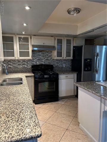3333 Racquet Street, Las Vegas, NV 89121