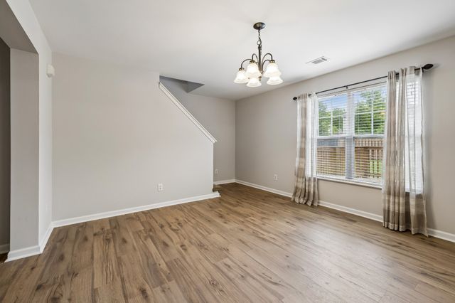 121 Cavalier Dr, Hendersonville, TN 37075