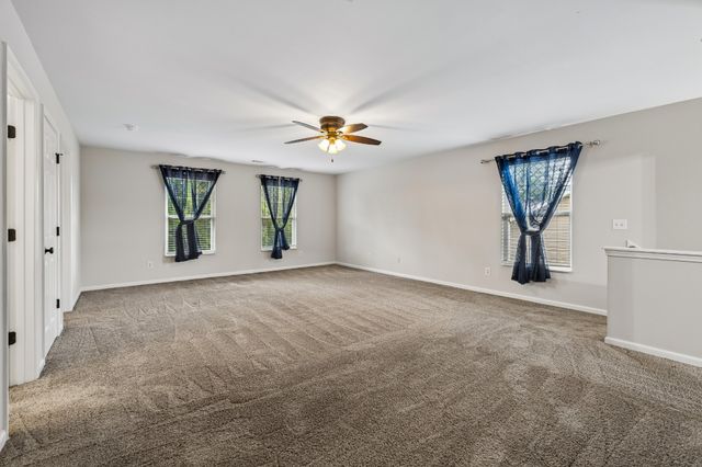 121 Cavalier Dr, Hendersonville, TN 37075