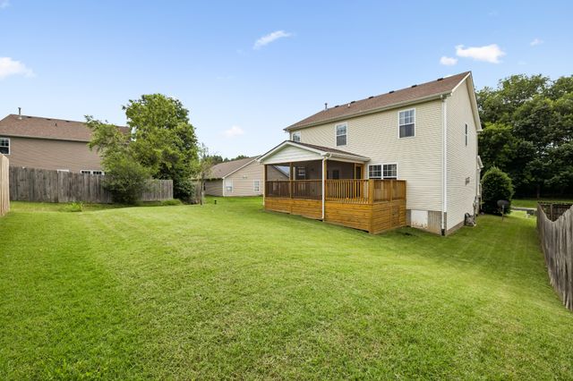 121 Cavalier Dr, Hendersonville, TN 37075