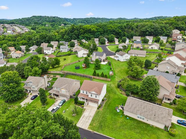 121 Cavalier Dr, Hendersonville, TN 37075