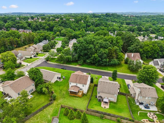121 Cavalier Dr, Hendersonville, TN 37075