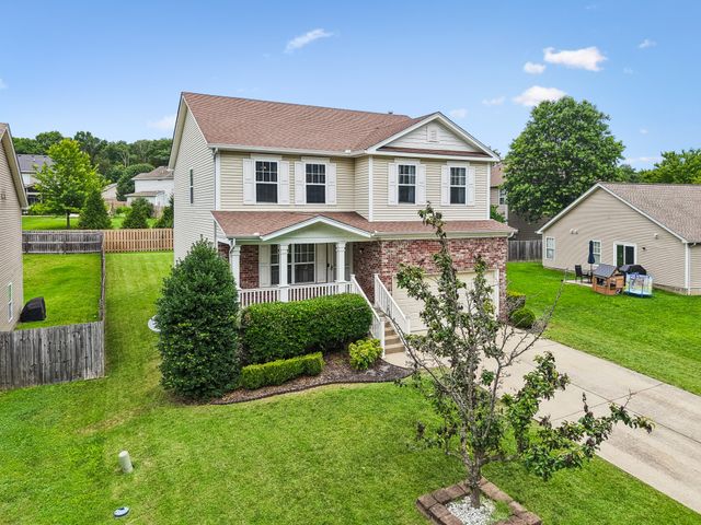 121 Cavalier Dr, Hendersonville, TN 37075