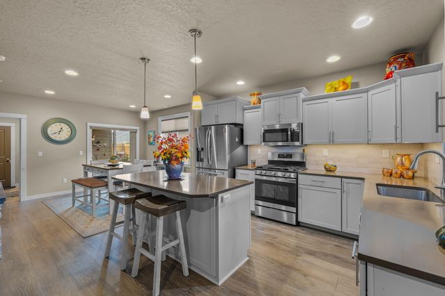 3754 SW Metolius Avenue, Redmond, OR 97756