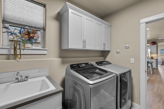 3754 SW Metolius Avenue, Redmond, OR 97756