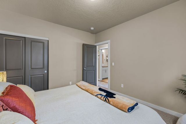 3754 SW Metolius Avenue, Redmond, OR 97756