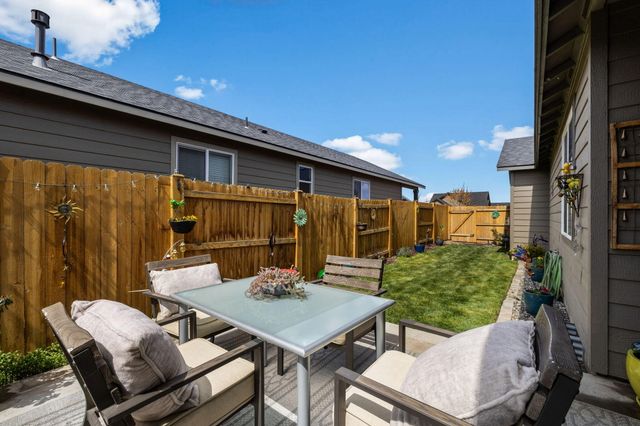 3754 SW Metolius Avenue, Redmond, OR 97756