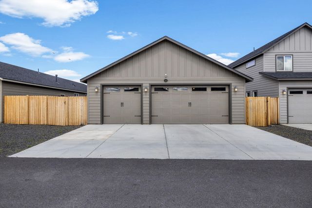 3754 SW Metolius Avenue, Redmond, OR 97756