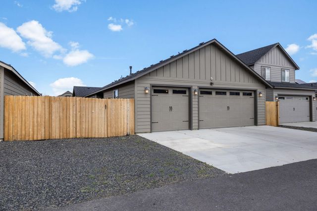 3754 SW Metolius Avenue, Redmond, OR 97756