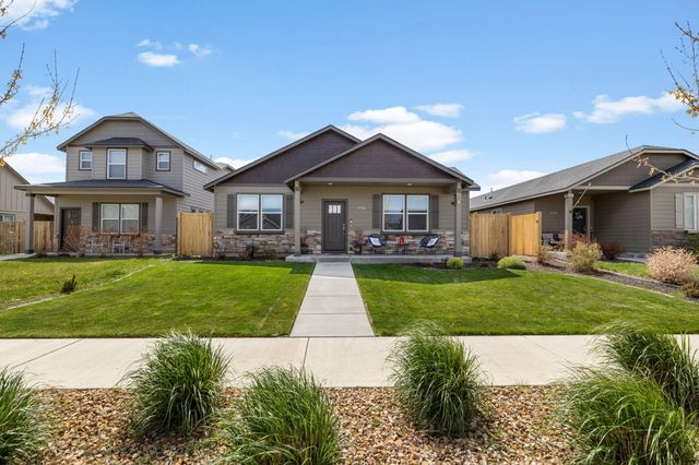 3754 SW Metolius Avenue, Redmond, OR 97756