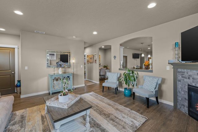 3754 SW Metolius Avenue, Redmond, OR 97756