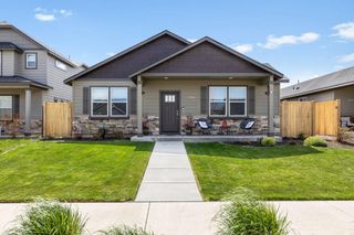 3754 SW Metolius Avenue, Redmond, OR 97756
