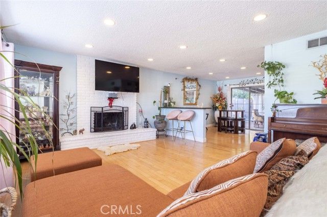 10454 Alabama, Chatsworth (los Angeles), CA 91311