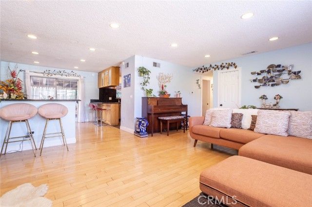 10454 Alabama, Chatsworth (los Angeles), CA 91311