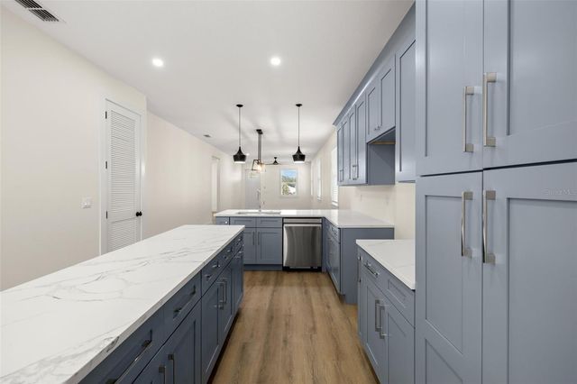 1513 E KNOLLWOOD STREET, Tampa, FL 33610