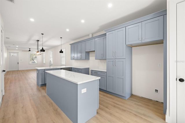 1513 E KNOLLWOOD STREET, Tampa, FL 33610