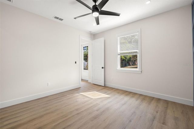 1513 E KNOLLWOOD STREET, Tampa, FL 33610