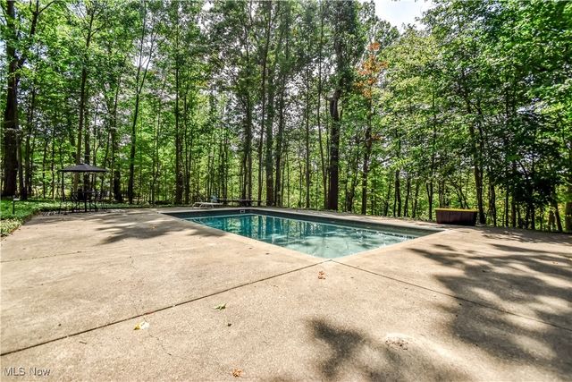 2531 Timberline Drive, Willoughby Hills, OH 44094