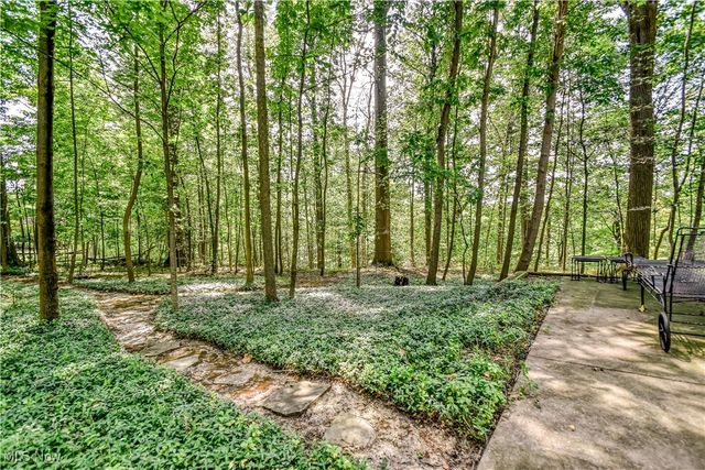 2531 Timberline Drive, Willoughby Hills, OH 44094