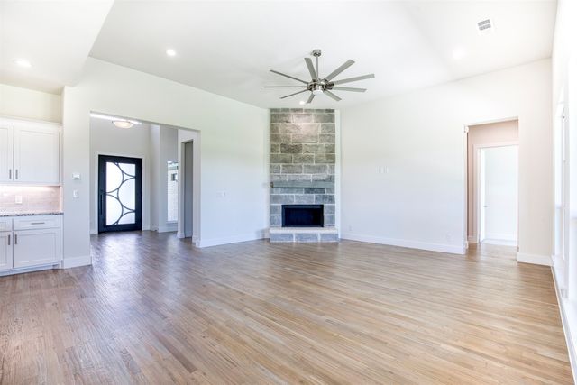 1407 Deerfield Drive, Wills Point, TX 75169