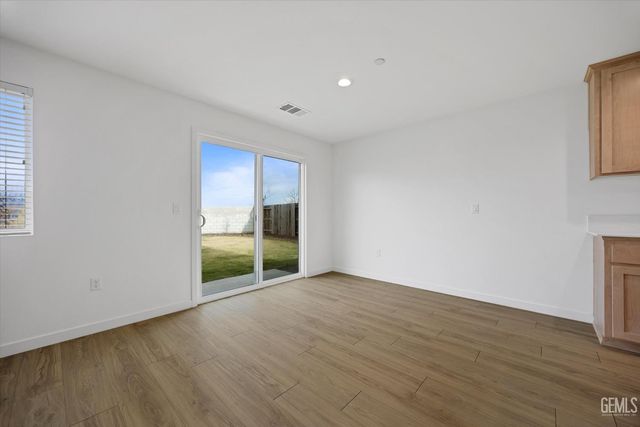 820 Beaconsfield Court, Bakersfield, CA 93307