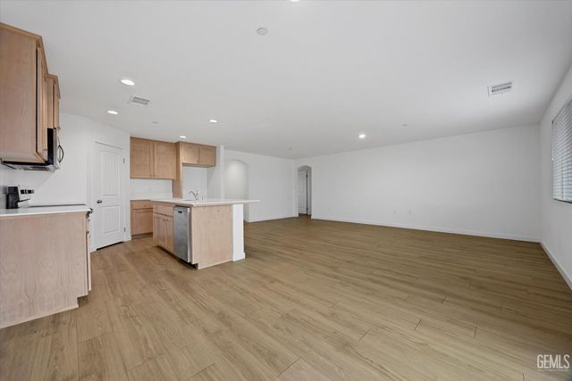 820 Beaconsfield Court, Bakersfield, CA 93307