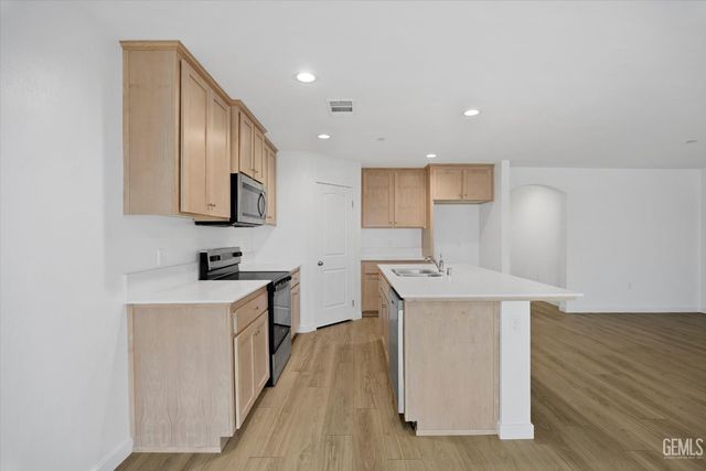 820 Beaconsfield Court, Bakersfield, CA 93307