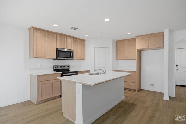 820 Beaconsfield Court, Bakersfield, CA 93307