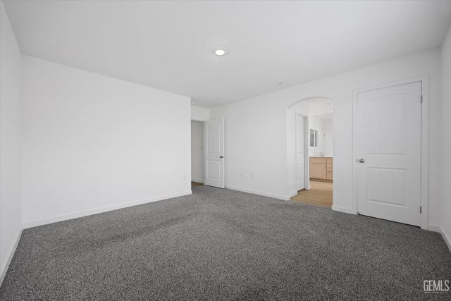 820 Beaconsfield Court, Bakersfield, CA 93307