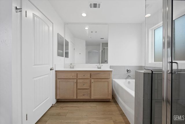 820 Beaconsfield Court, Bakersfield, CA 93307