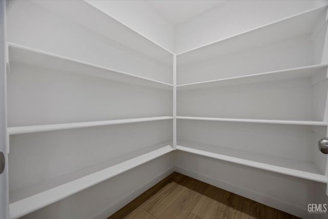 820 Beaconsfield Court, Bakersfield, CA 93307