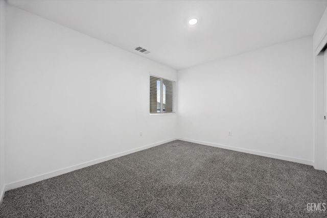 820 Beaconsfield Court, Bakersfield, CA 93307