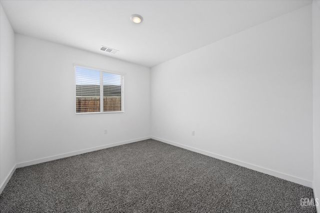 820 Beaconsfield Court, Bakersfield, CA 93307