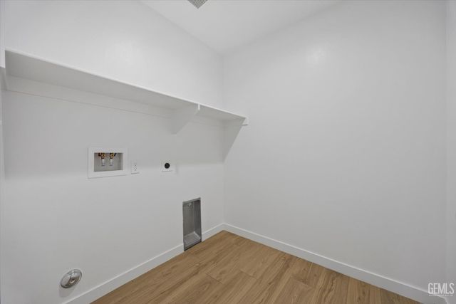 820 Beaconsfield Court, Bakersfield, CA 93307