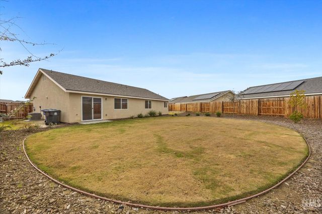 820 Beaconsfield Court, Bakersfield, CA 93307