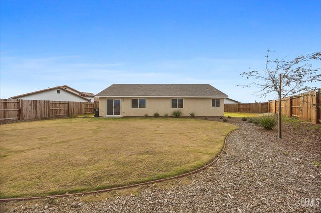 820 Beaconsfield Court, Bakersfield, CA 93307