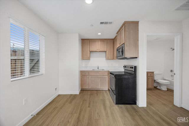 820 Beaconsfield Court, Bakersfield, CA 93307