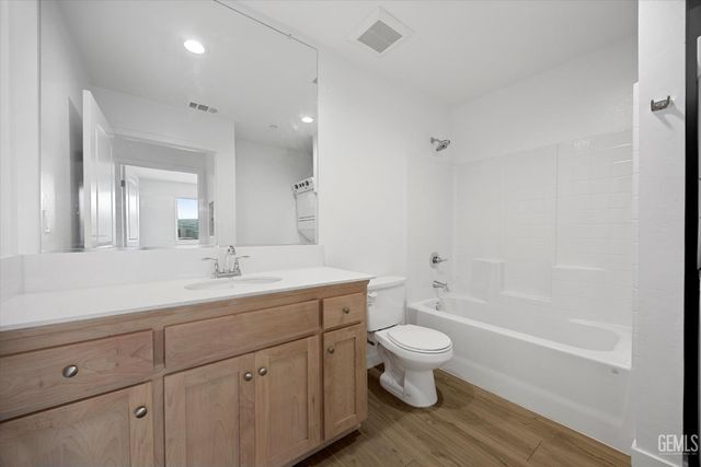 820 Beaconsfield Court, Bakersfield, CA 93307