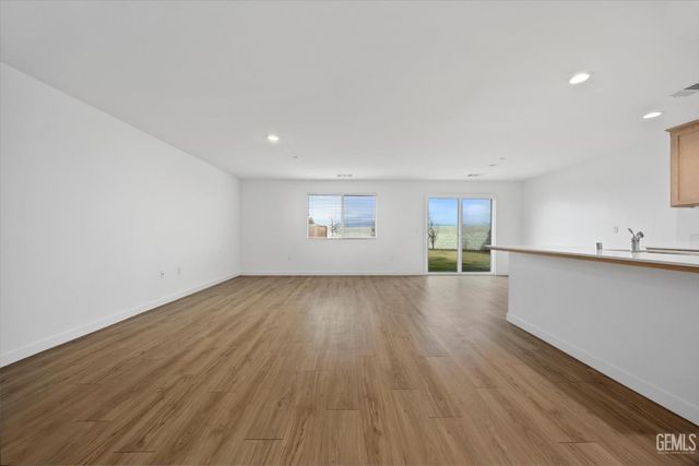 820 Beaconsfield Court, Bakersfield, CA 93307