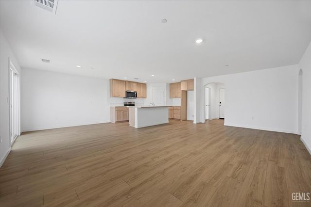 820 Beaconsfield Court, Bakersfield, CA 93307