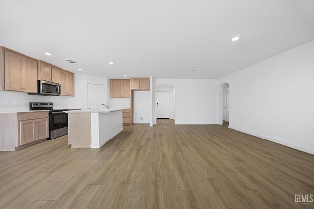 820 Beaconsfield Court, Bakersfield, CA 93307