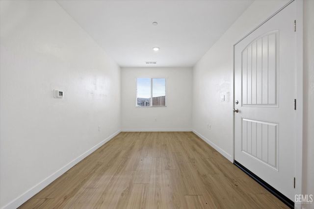 820 Beaconsfield Court, Bakersfield, CA 93307