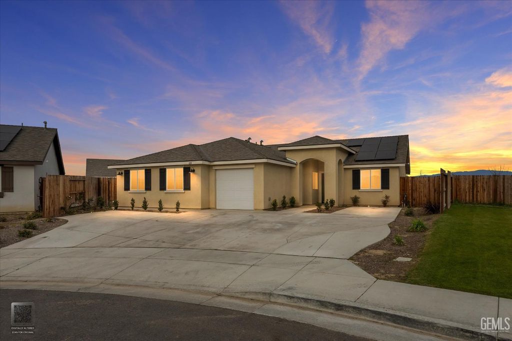 820 Beaconsfield Court, Bakersfield, CA 93307