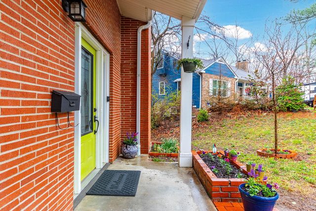 2713 SQUIRE CIR, Columbia, MO 65202