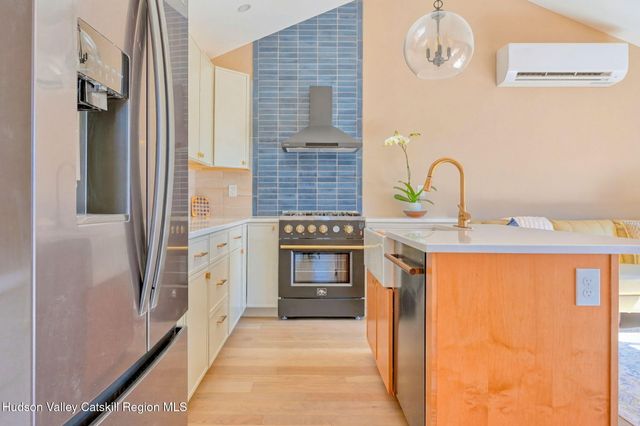 11 Mueller Road, Saugerties, NY 12477